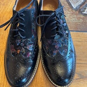 Embassy London Vivienne Black Flower Oxfords size 39